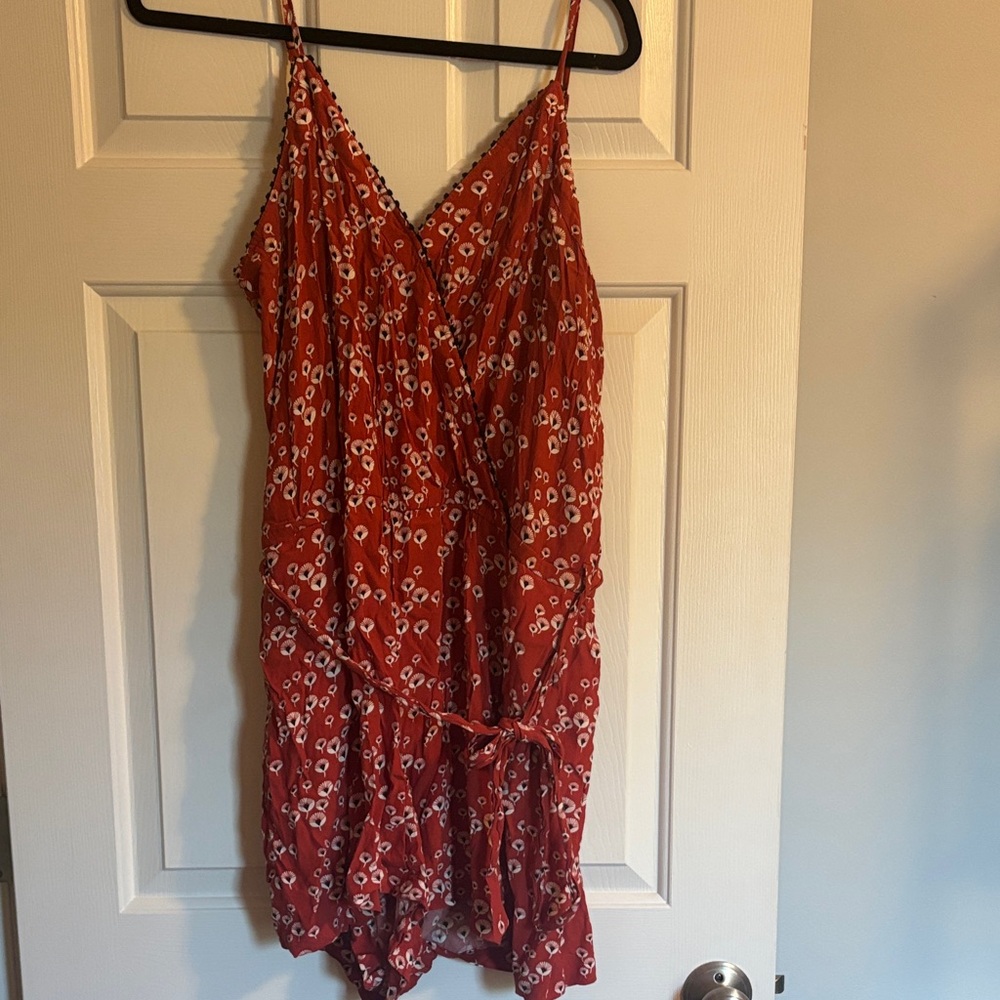 LOFT Red and White Floral V-Neck Top